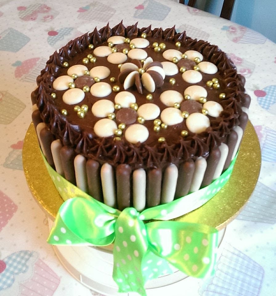 CAKE vs. TXRH: Which Stock Is the Better Value Option?