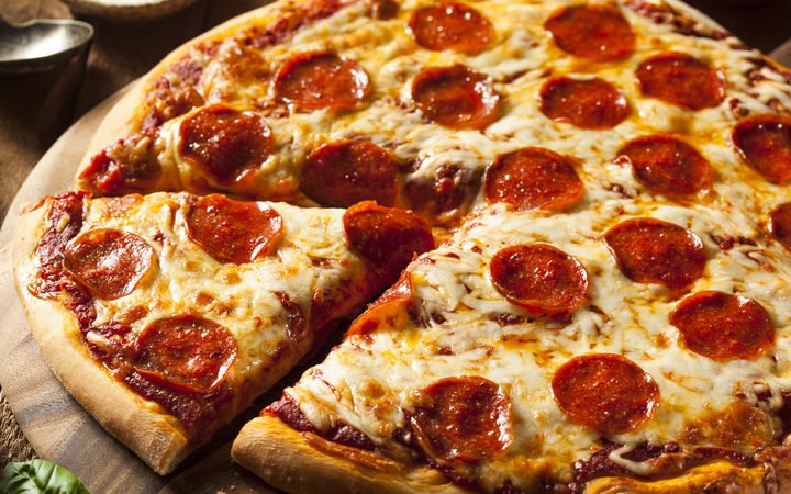 A speedy-meals chain experiments with all-you-can-devour sliders and fries for $6