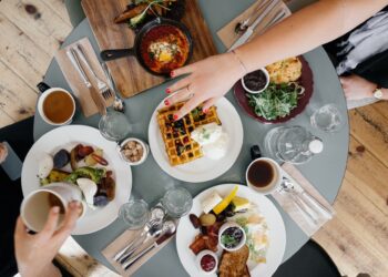 7 Restaurant Review Examples That Will Make You A Rock Star
