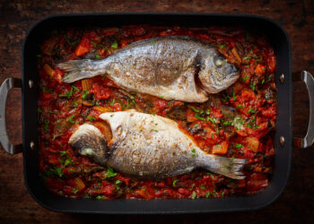Clams, baked bream and torta caprese: recipes for an Italian summer season ceremonial dinner